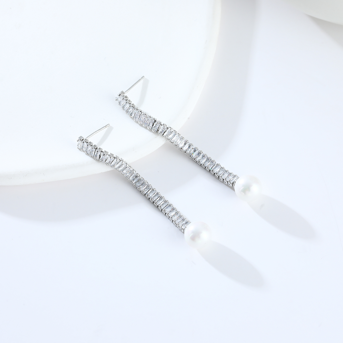 Xuhui brand long copper-plated real gold light luxury zircon pearl earrings, fashionable and versatile, round face slimming tassel earrings for women details Picture