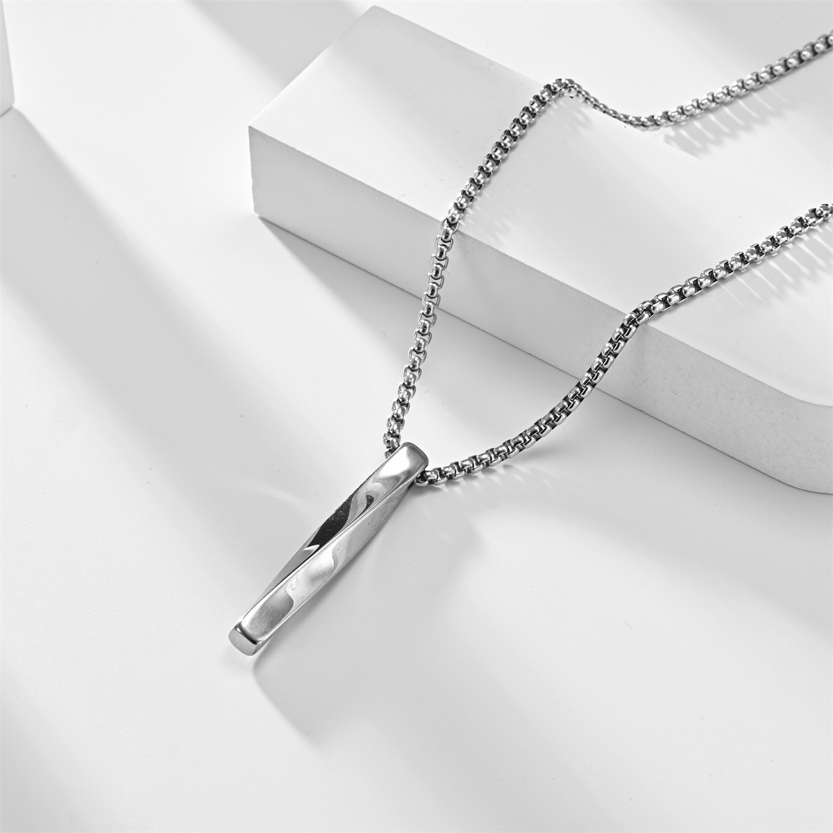 Cross-border exclusive new product creative twist stick long strip pendant necklace, source quality goods, source manufacturer, large quantity discounts, stainless steel necklace Application Scenario