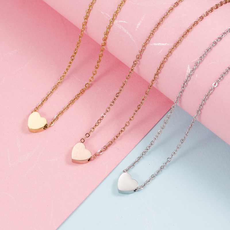 Cross-border best-selling personalized and fashionable couple and best friend gift necklace, mirror-finished stainless steel heart-shaped pendant