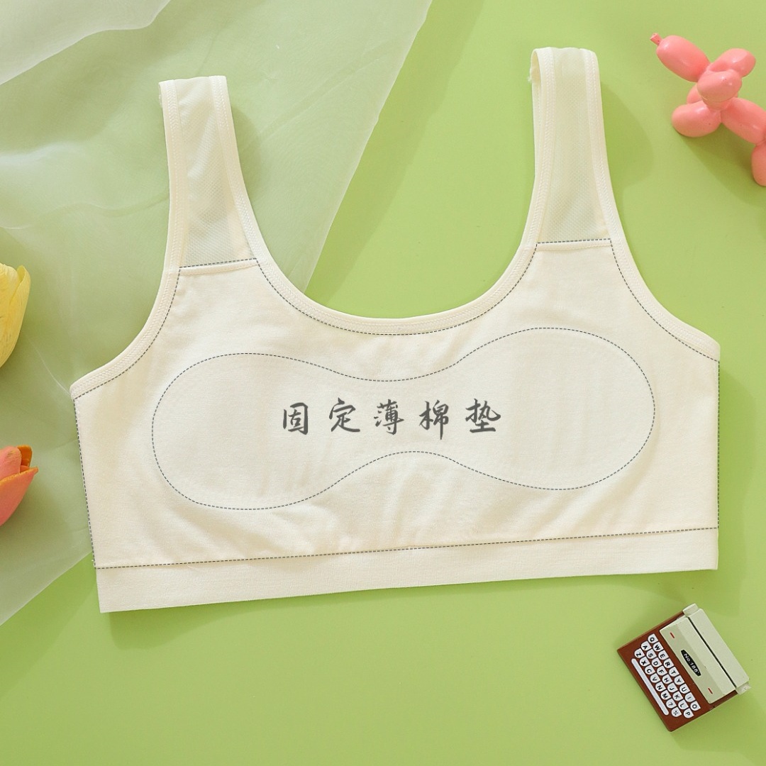 A breathable, thin-mesh, anti-protruding, one-stage, seamless, and ammonia vest for primary school students in the development period of girls Application Scenario