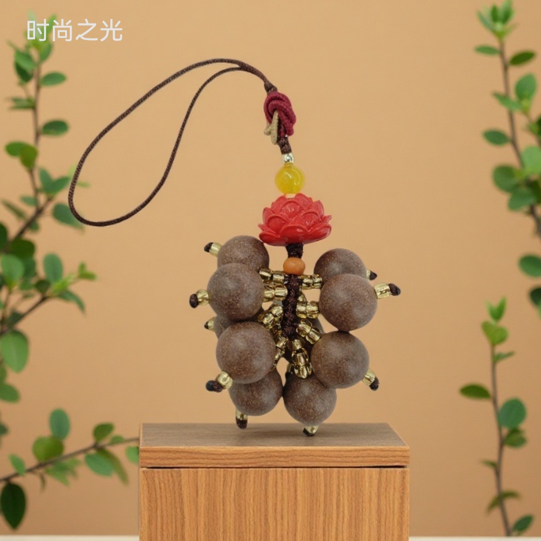 A variety of fashionable, simple, individual and creative pendants and decorative gifts featuring intangible cultural heritage traditional Chinese medicine and fragrant beads