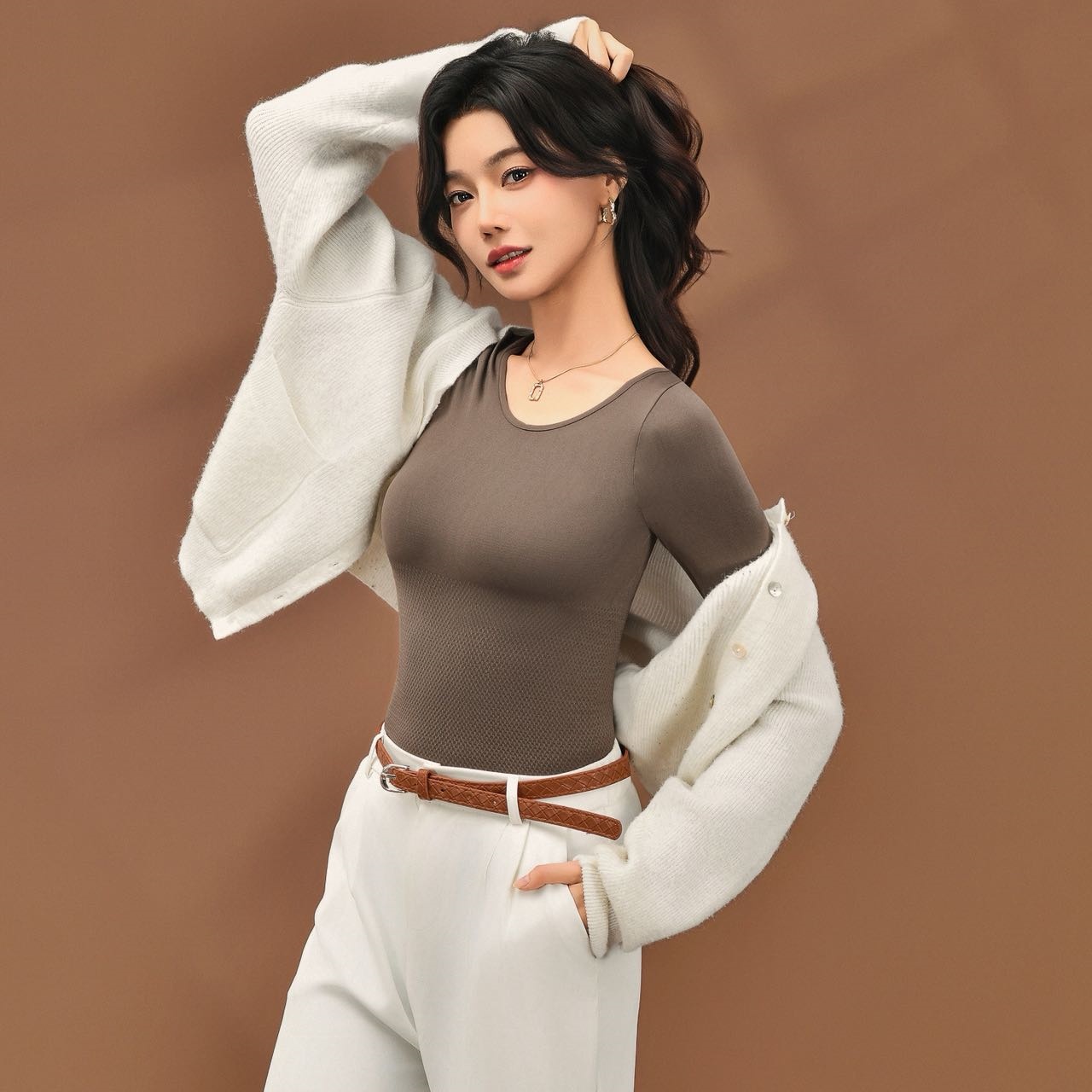 The new autumn and winter contouring and warming set is lightweight, seamless, and slimming. It features a round-neck seamless base layer and warm thermal underwear full figure