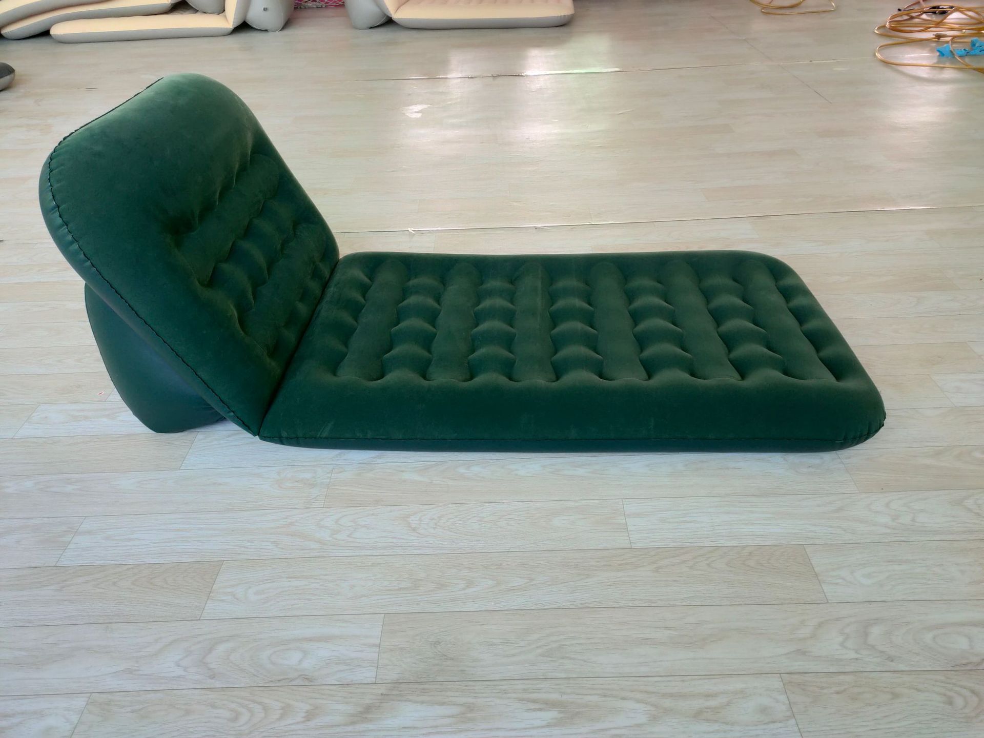 工厂直销现货户外旅行便携式空气床植绒充气靠背床垫野营露营气垫床彩盒包装白底实物图