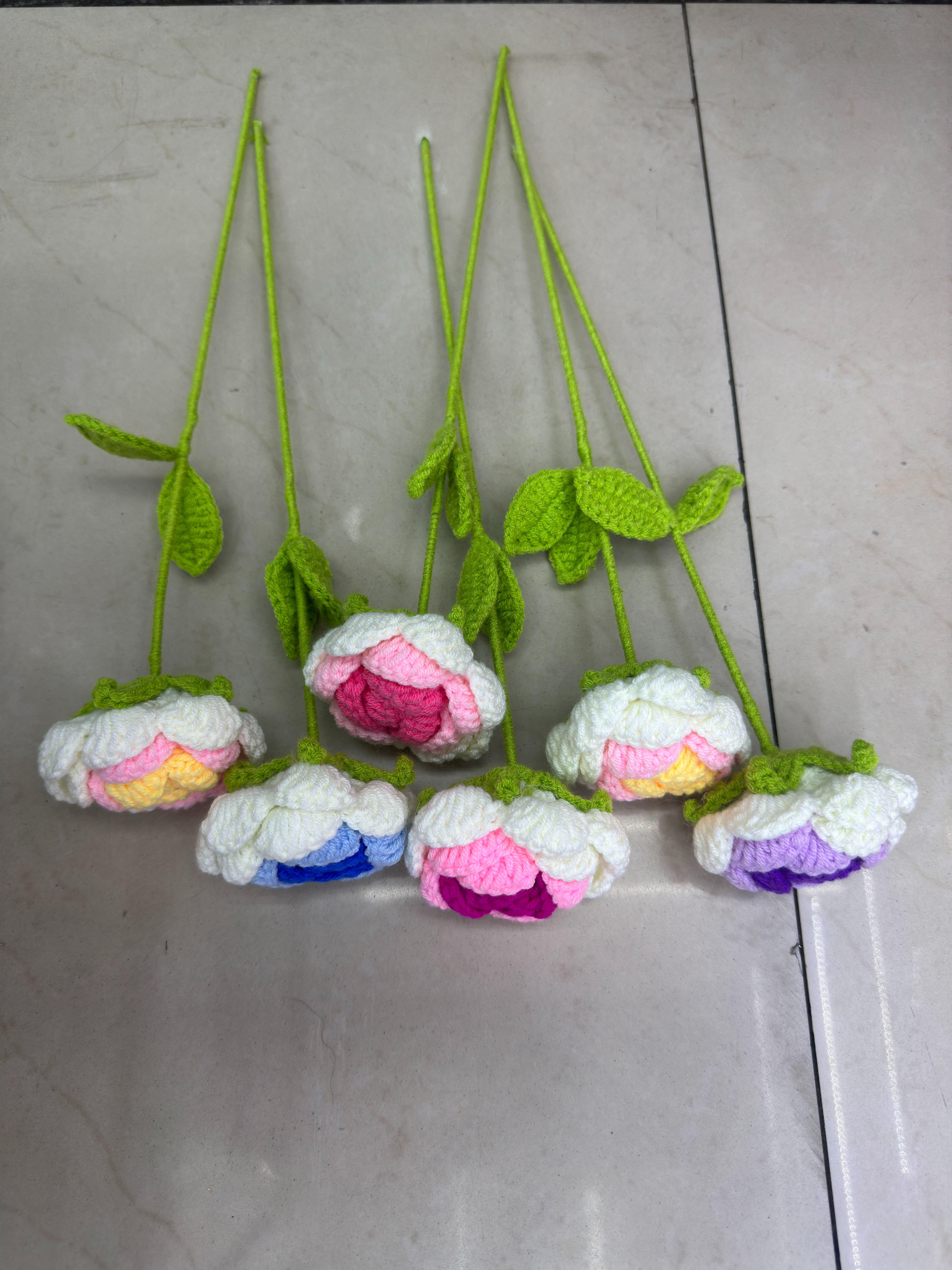 Handmade leaf weaving, rose weaving, simulated flower products, home decoration and display, creative gifts, artworks, graduation gifts, knitted mini woolen bouquets, simulated cream puffs, little chanel-style birthday gifts, kindergarten graduation bouquets Item Picture
