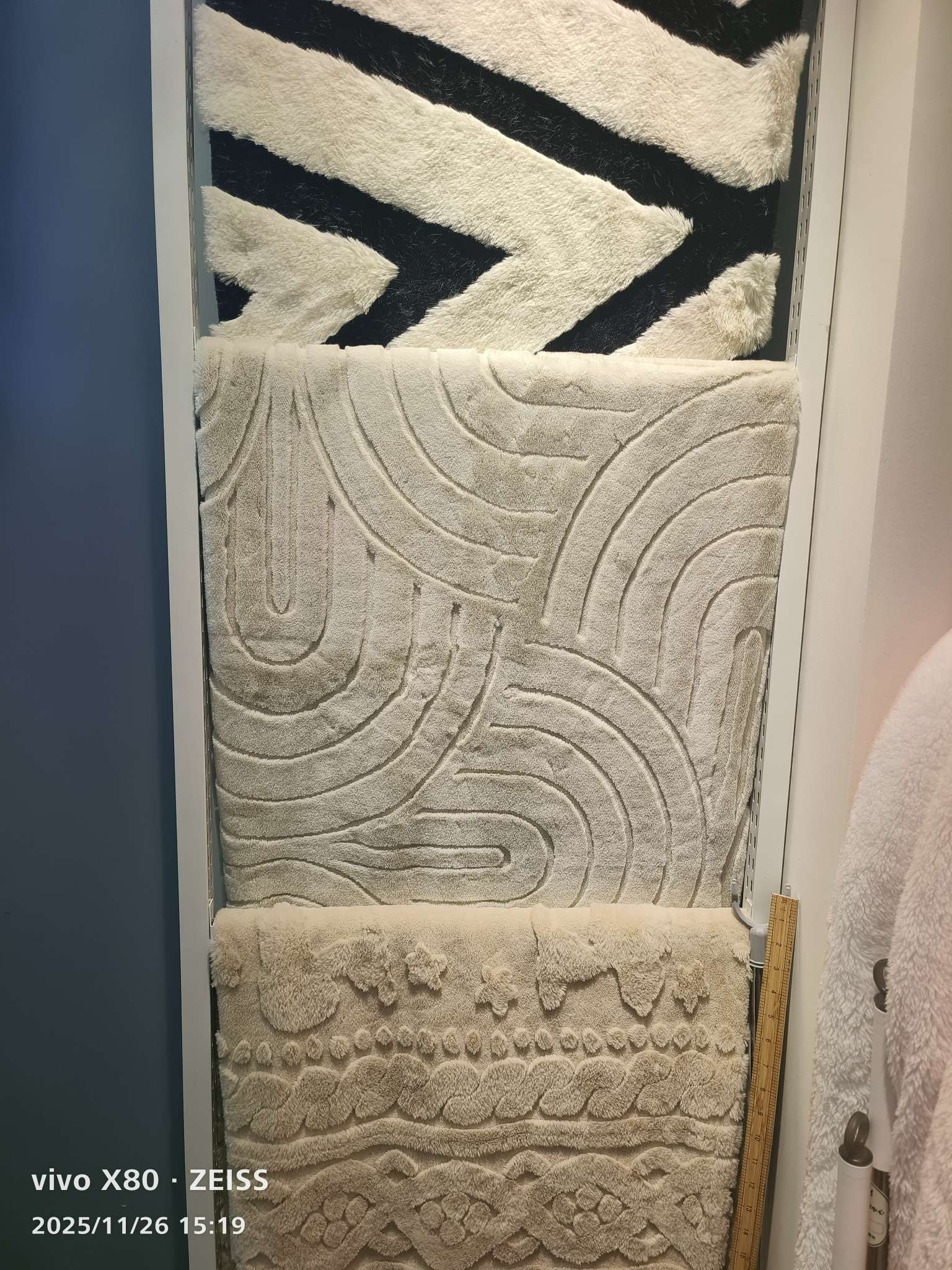 Textile and leather blended interwoven fabric, cotton and wool blended fabric, soft hand feel, multi-purpose clothing fabric material, small rabbit fur jacquard fabric, suitable for pajamas fabric, carpet fabric, bedding and other uses details Picture