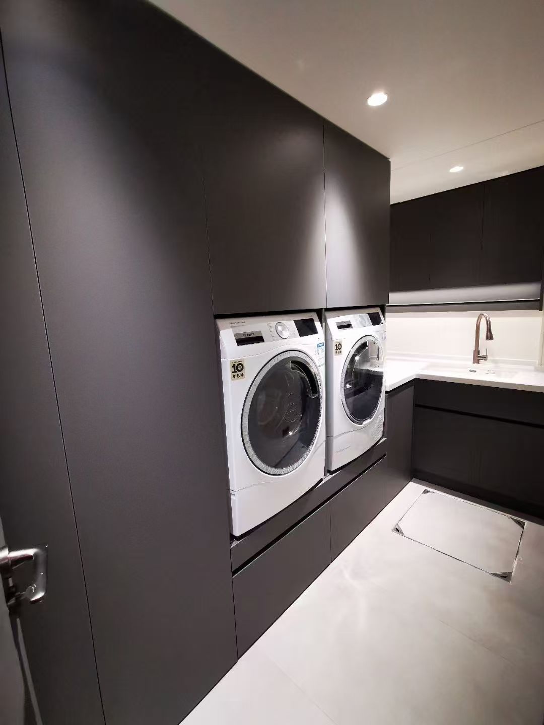 伊沙贝拉全铝家居洗衣房全屋定制洗衣柜