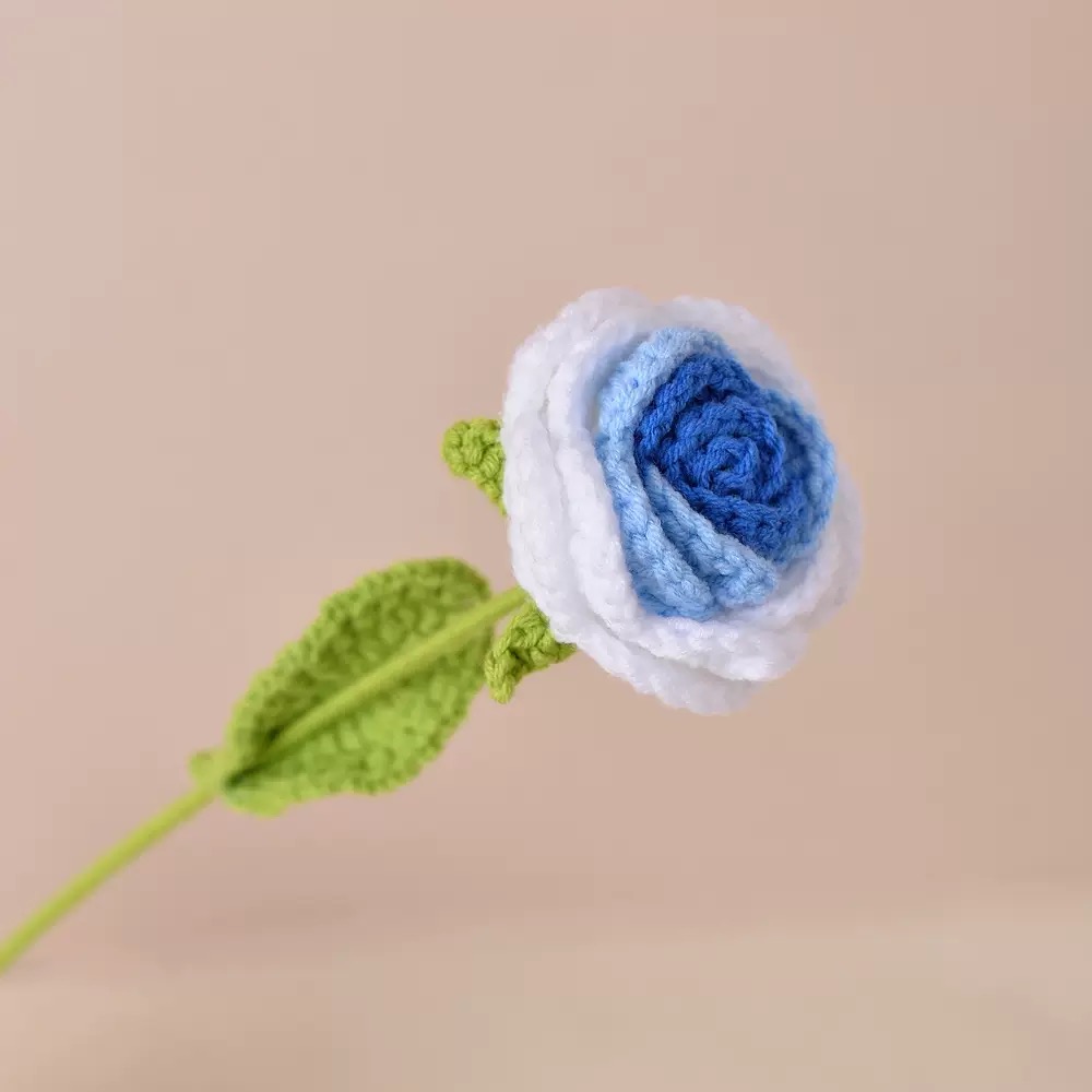 Handmade leaf weaving, rose weaving, simulated flower products, home decoration and display, creative gifts, artworks, graduation gifts, knitted mini woolen bouquets, simulated cream puffs, little chanel-style birthday gifts, kindergarten graduation bouquets Application Scenario