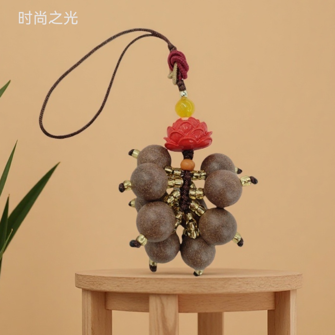 A variety of fashionable, simple, individual and creative pendants and decorative gifts featuring intangible cultural heritage traditional Chinese medicine and fragrant beads Specification image