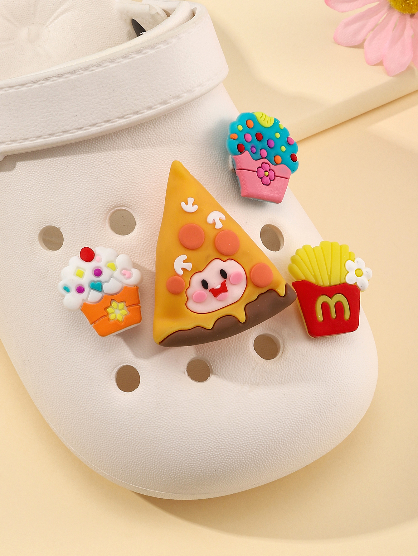 洞洞鞋鞋扣的时尚密码让洞洞鞋焕然一新 3D立体卡通鞋花