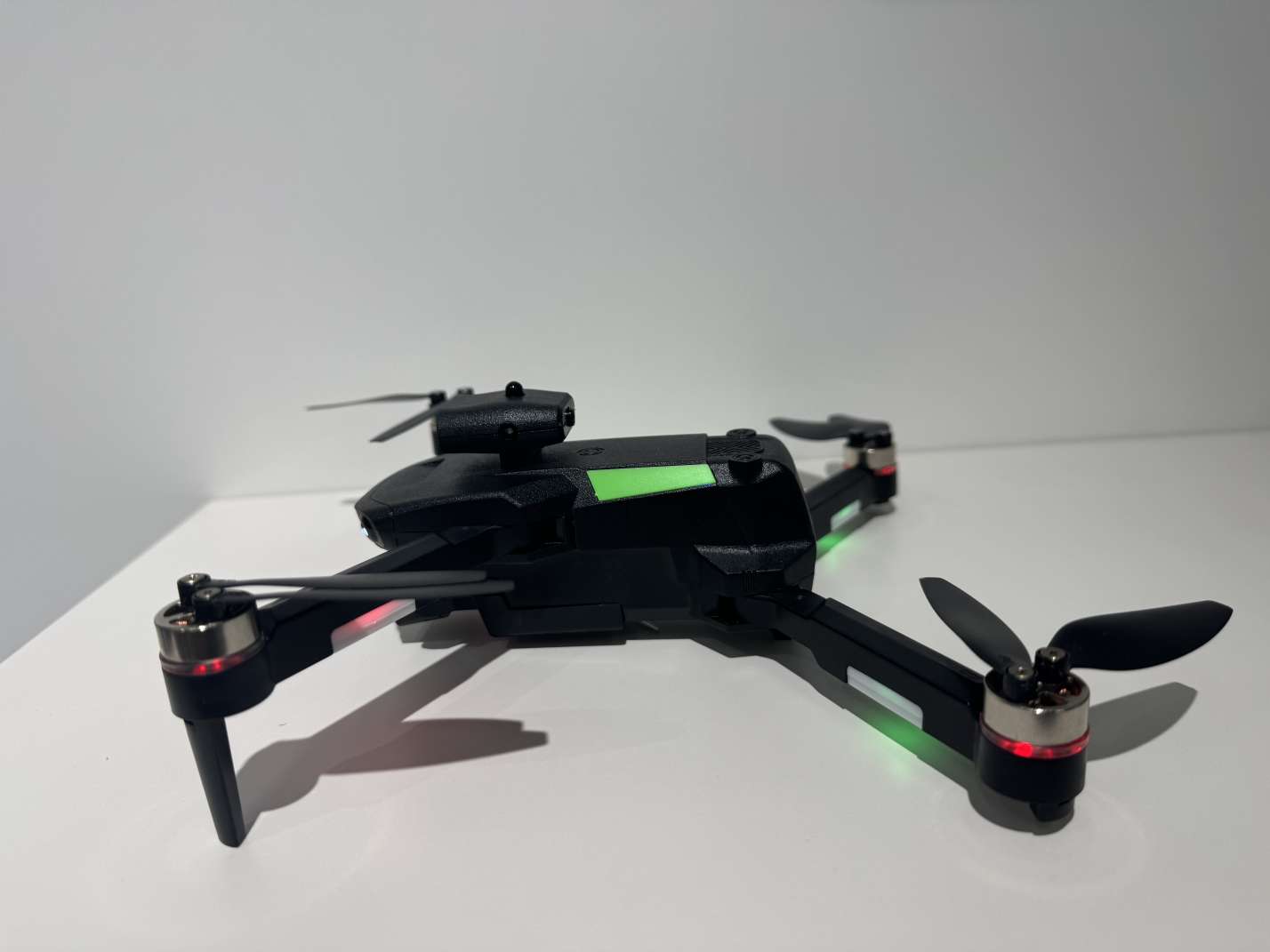 The Digital Trade Center's civilian drone patrol aerial photography aircraft is the favorite of primary school students for high-definition aerial photography remote control Specification image