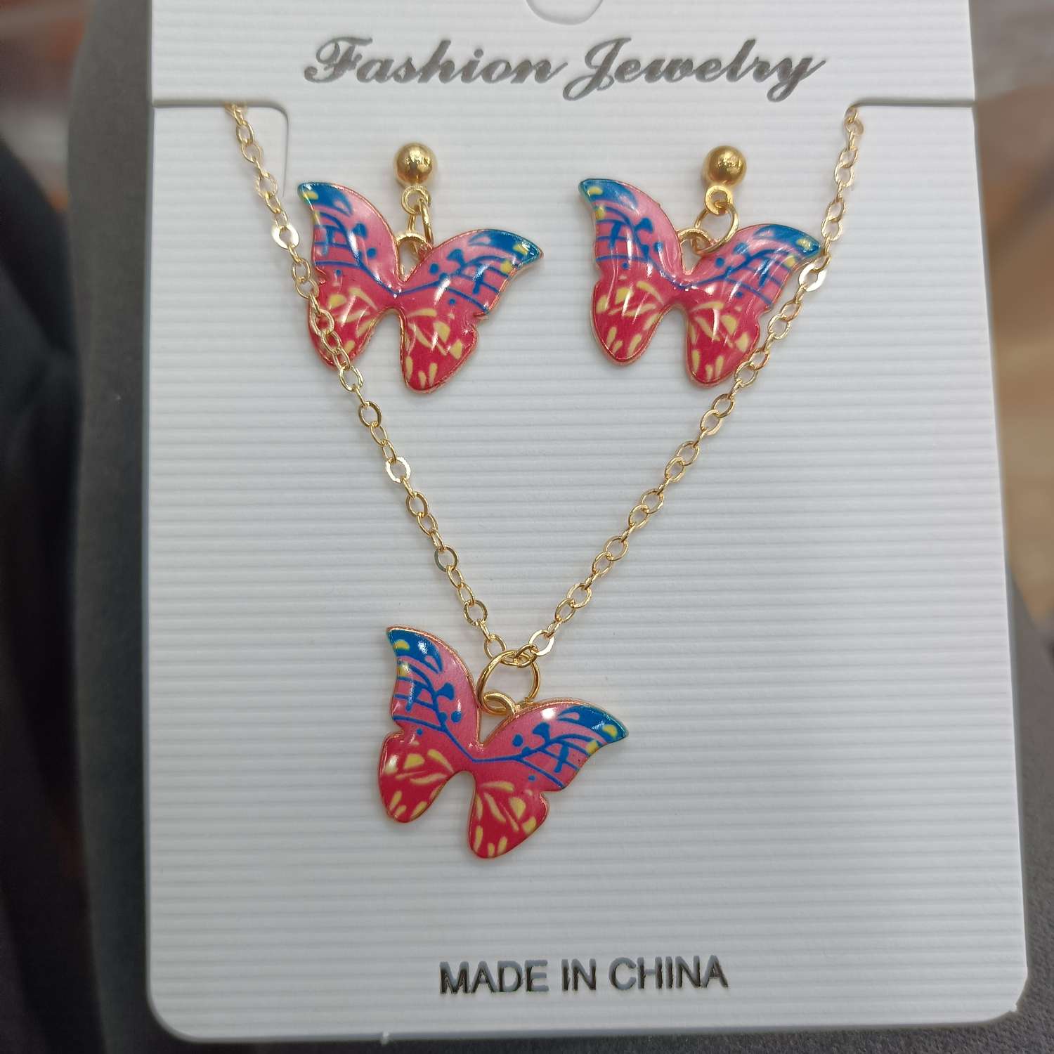 Amazon cross-border bestsellers: Fashionable earrings, stud earrings, butterfly stud earrings, necklace set. Simple and versatile, elegant earrings for women. Multiple styles to choose from Application Scenario