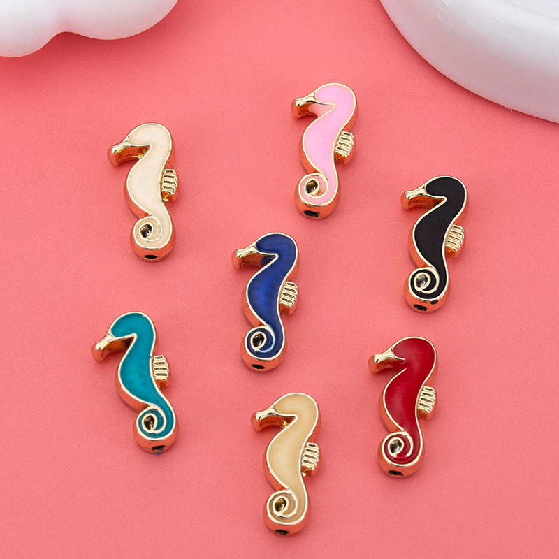 Wholesale of new cartoon perforated seahorse oil-dripping necklaces, bracelets, pendants and small pendants for diy creative accessories details Picture