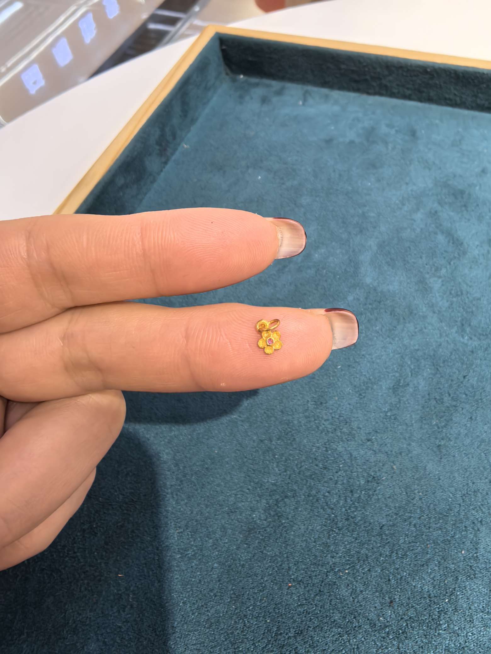 红锆石小花提溜