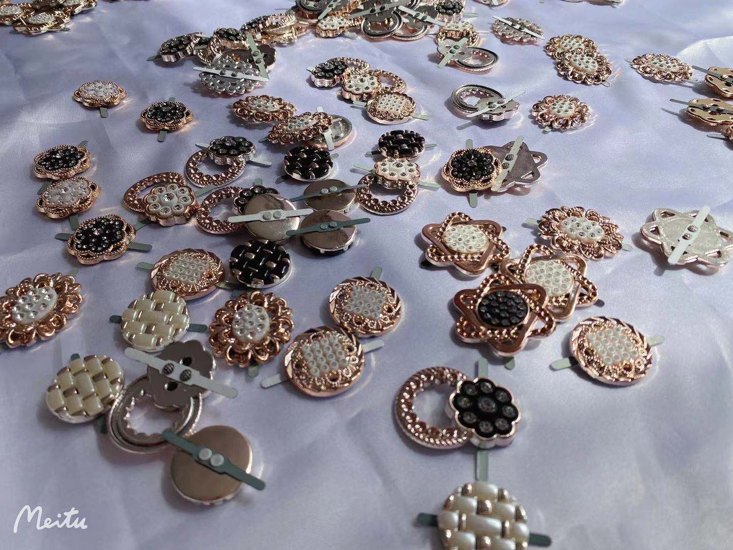 鞋花/洞洞鞋装饰/运动鞋配件/乐福鞋配件扣/运动鞋配饰白底实物图