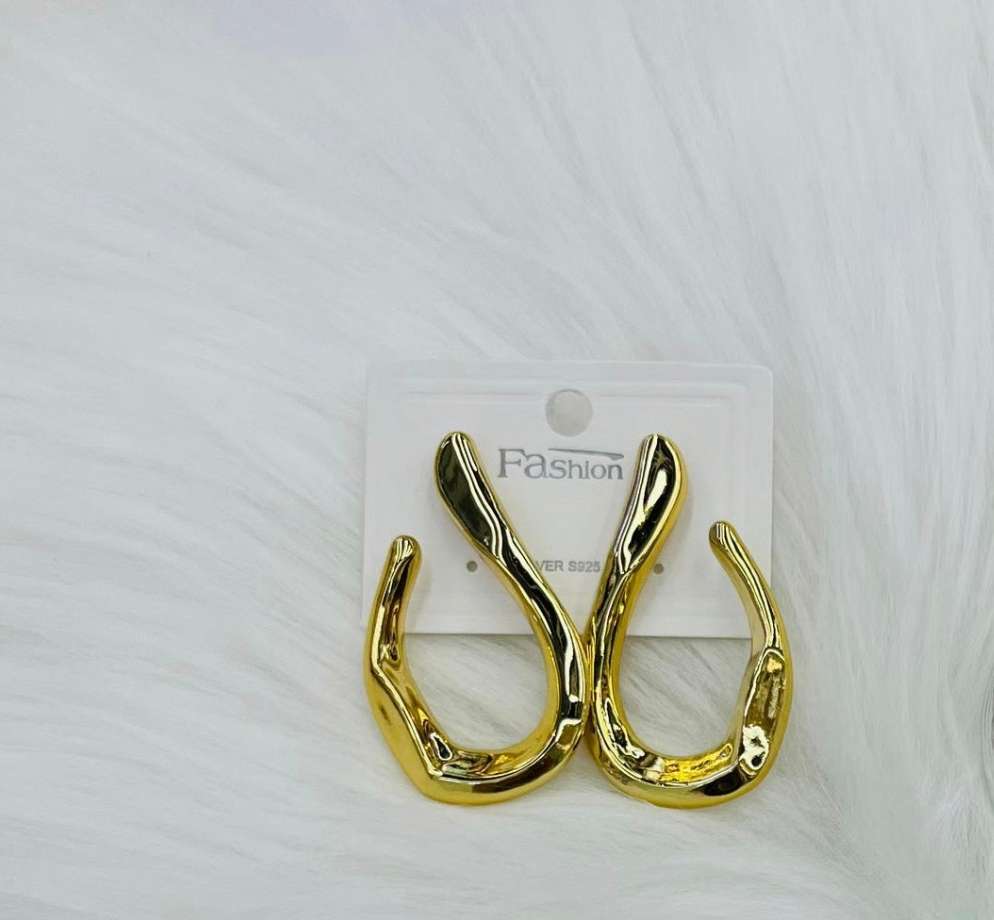 创意饰品，独特设计  耳钉精品   耳钉新款  简约时尚耳钉   精致饰品     耳钉