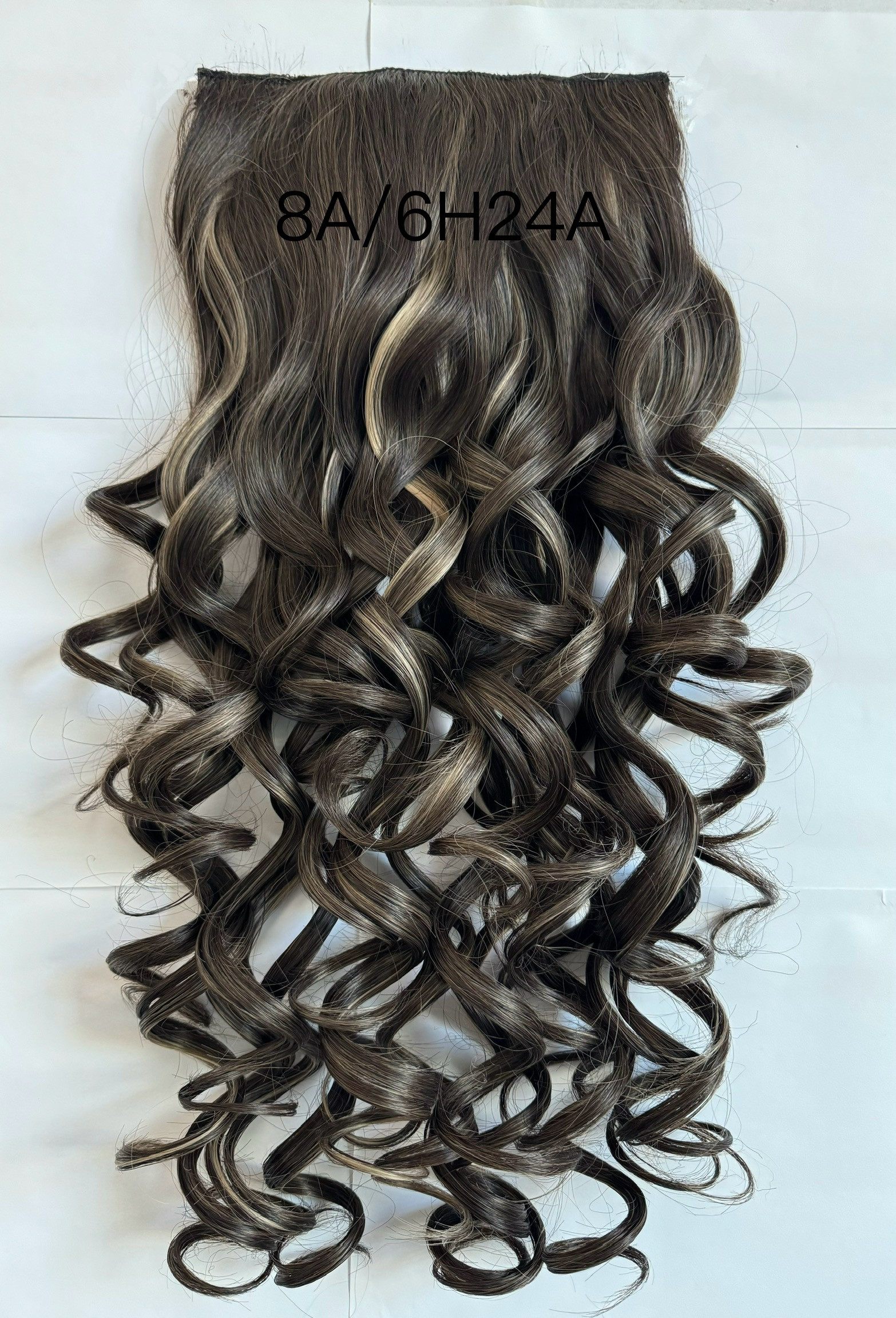 Easyoungwig hair extensions from Yiyang are made of matte, high-temperature silk, water ripple, wavy hair, and are formed into a one-piece hair extension Specification image