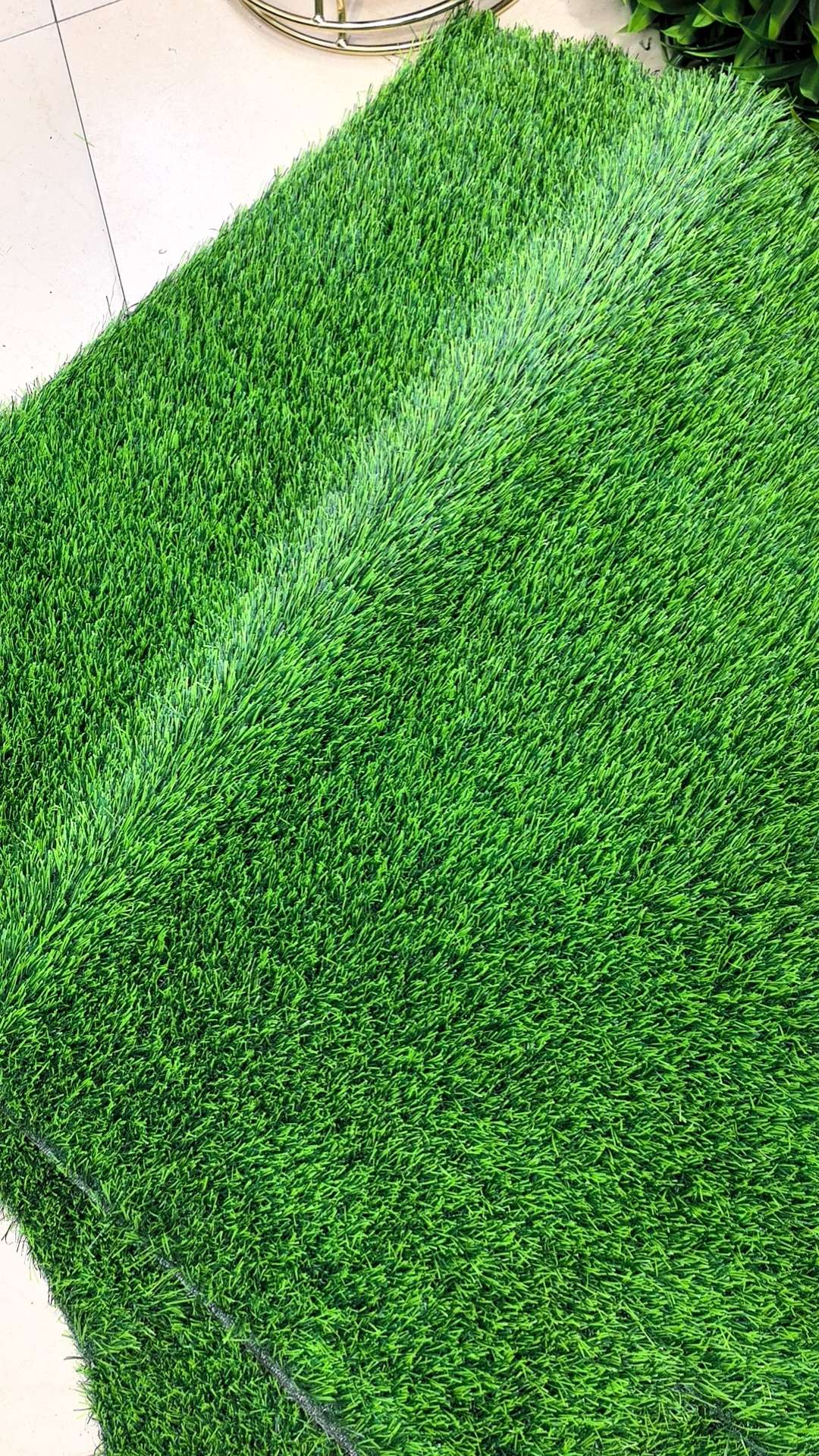 仿真草坪，仿真花环。聚乙烯＋聚丙烯原材料做成的。细节图