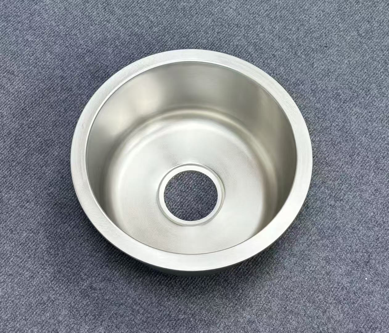 RR-SC068 kitchen sink, SS304 stainless steel round sink, can be equipped with a drain pipe, multiple sizes available, durable and easy to clean. full figure