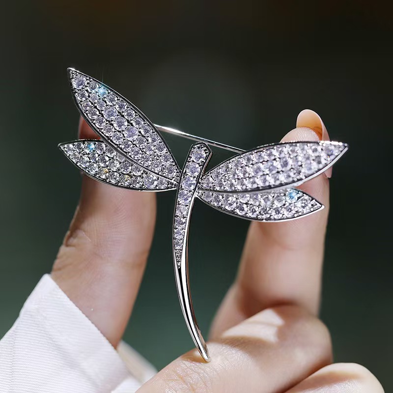 Full diamond dragonfly brooch for women, elegant and cute brooch, anti-exposure collar pin, cardigan suit corsage
