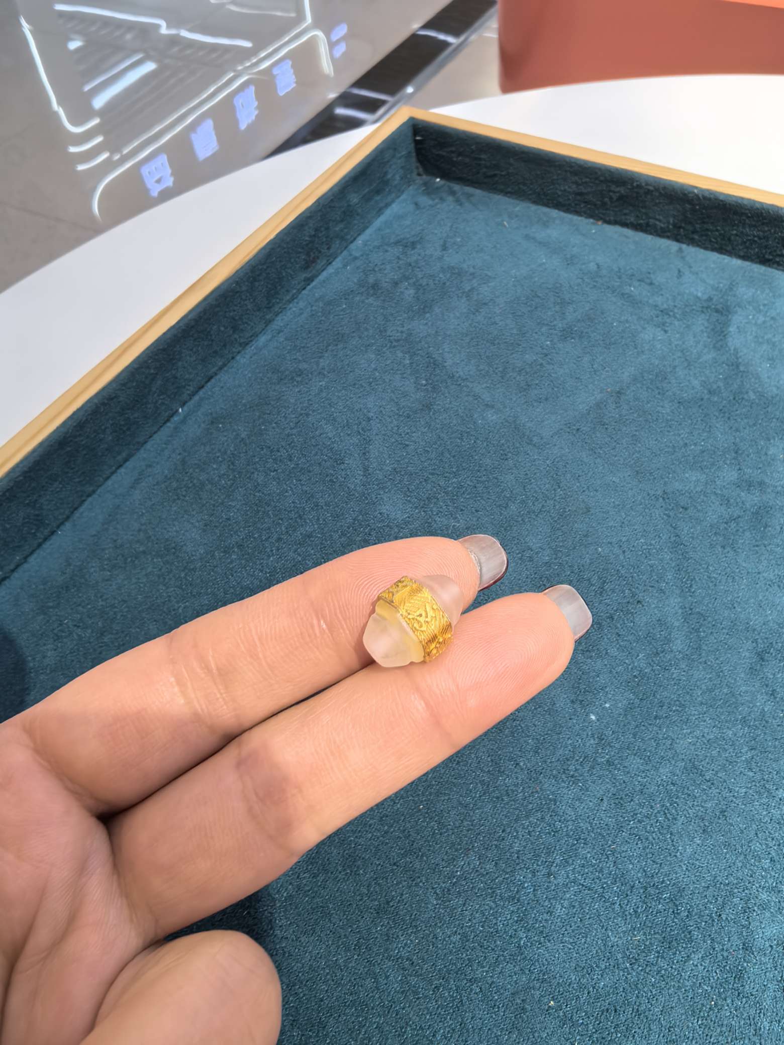 磨砂白水晶柱子六字真言