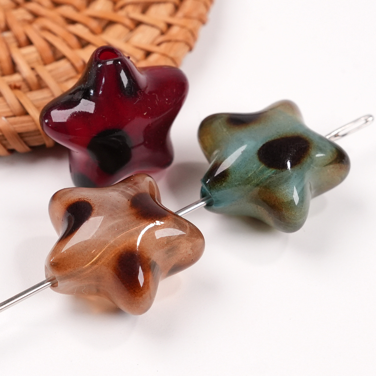 Acrylic leopard print five-pointed star Specification image