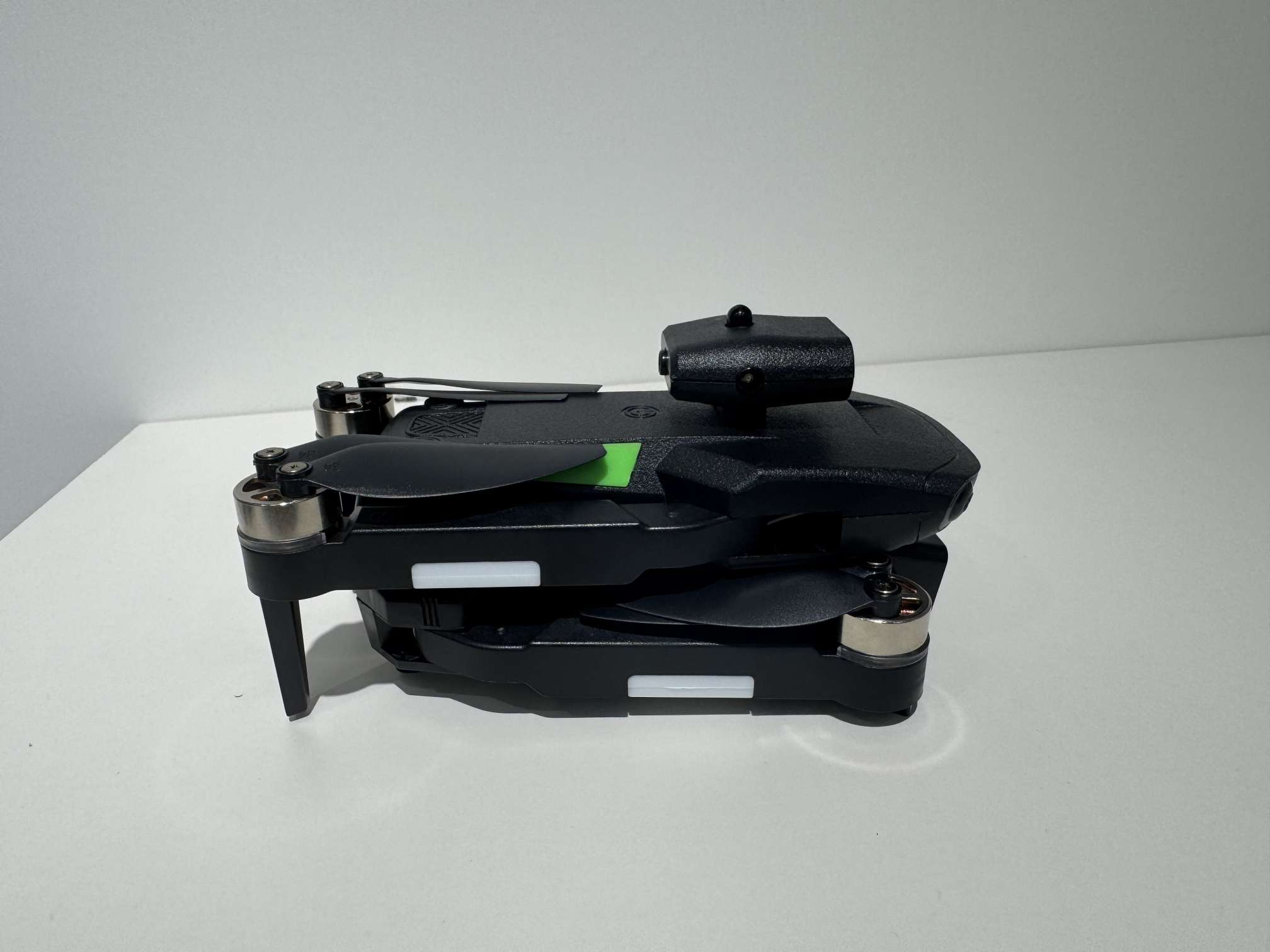 The Digital Trade Center's civilian drone patrol aerial photography aircraft is the favorite of primary school students for high-definition aerial photography remote control Application Scenario