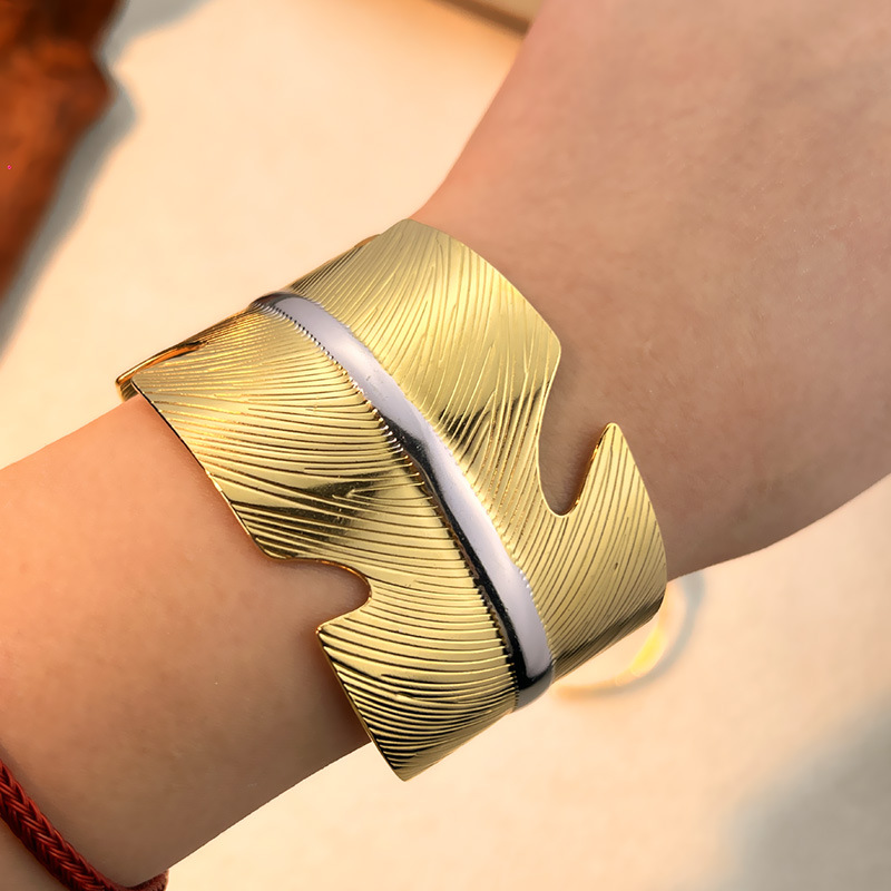 European and American stainless steel bracelet with 18K gold and silver splicing design, a niche ins light luxury titanium steel jewelry that does not fade detail image 1