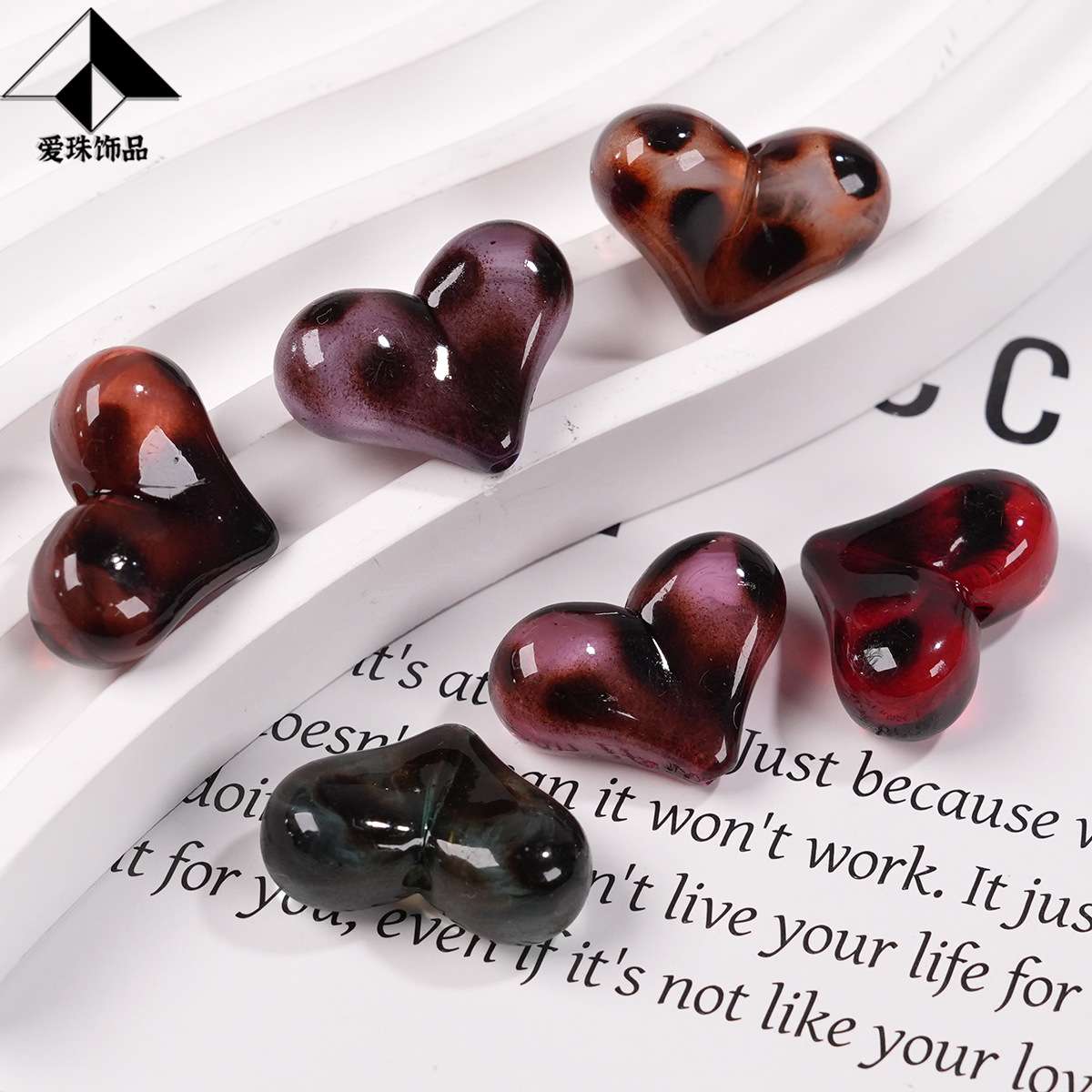 Acrylic leopard-print small hearts Application Scenario