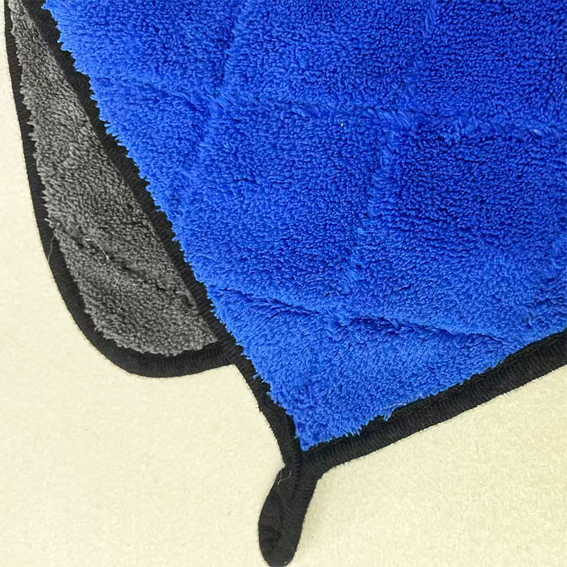 Factory direct sales of new diamond-shaped checkered coral velvet car wash towels, thickened and soft car wash towels, car beauty and cleaning, strong water absorption, no shedding, no water stains, various sizes, suitable for car washing, home care, pet bathing Application Scenario