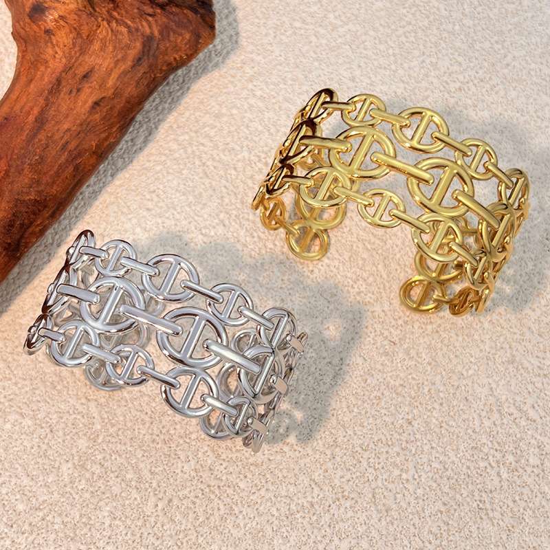 European and American fashionable stainless steel bracelet, multi-layer pig nose bracelet, unisex, personalized, ins fashion open bracelet detail image 3