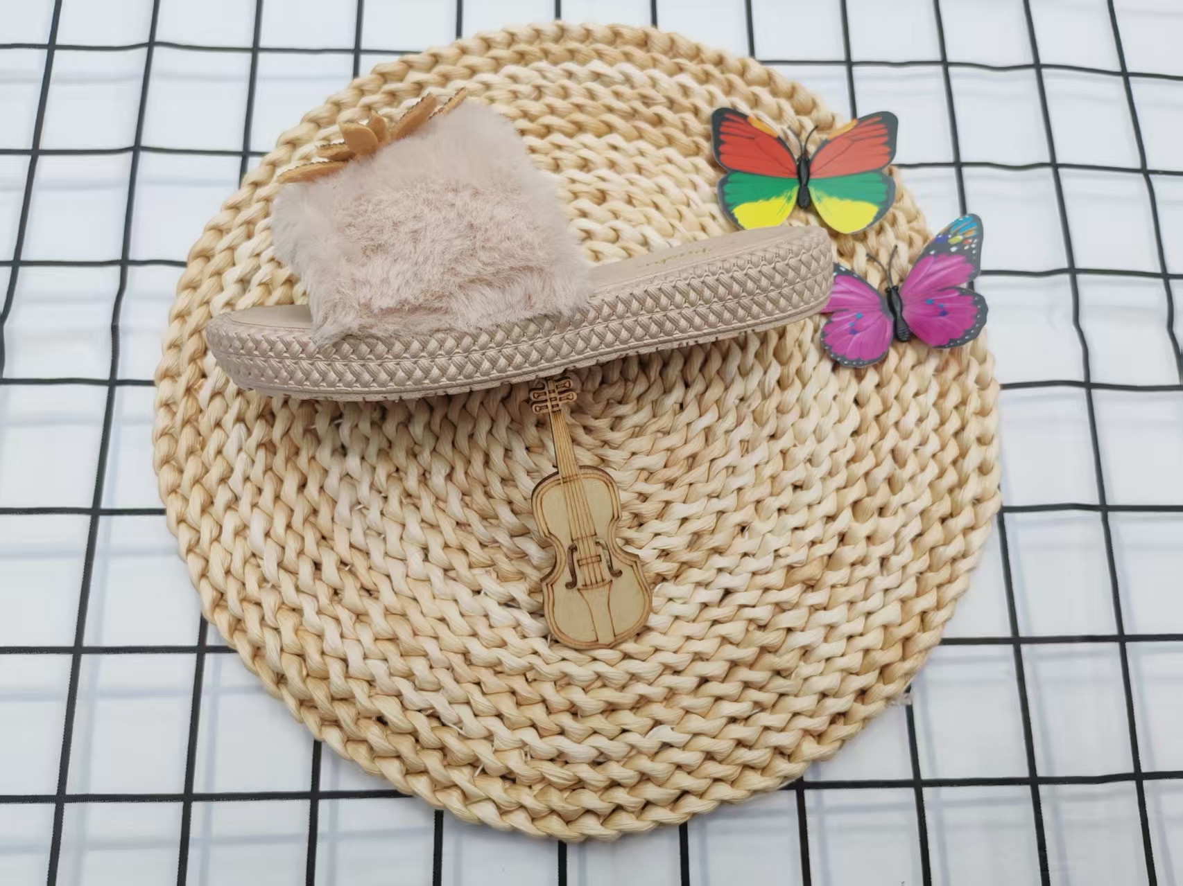 2025 New stylish full-diamond one-piece children's plush slippers Specification drawing