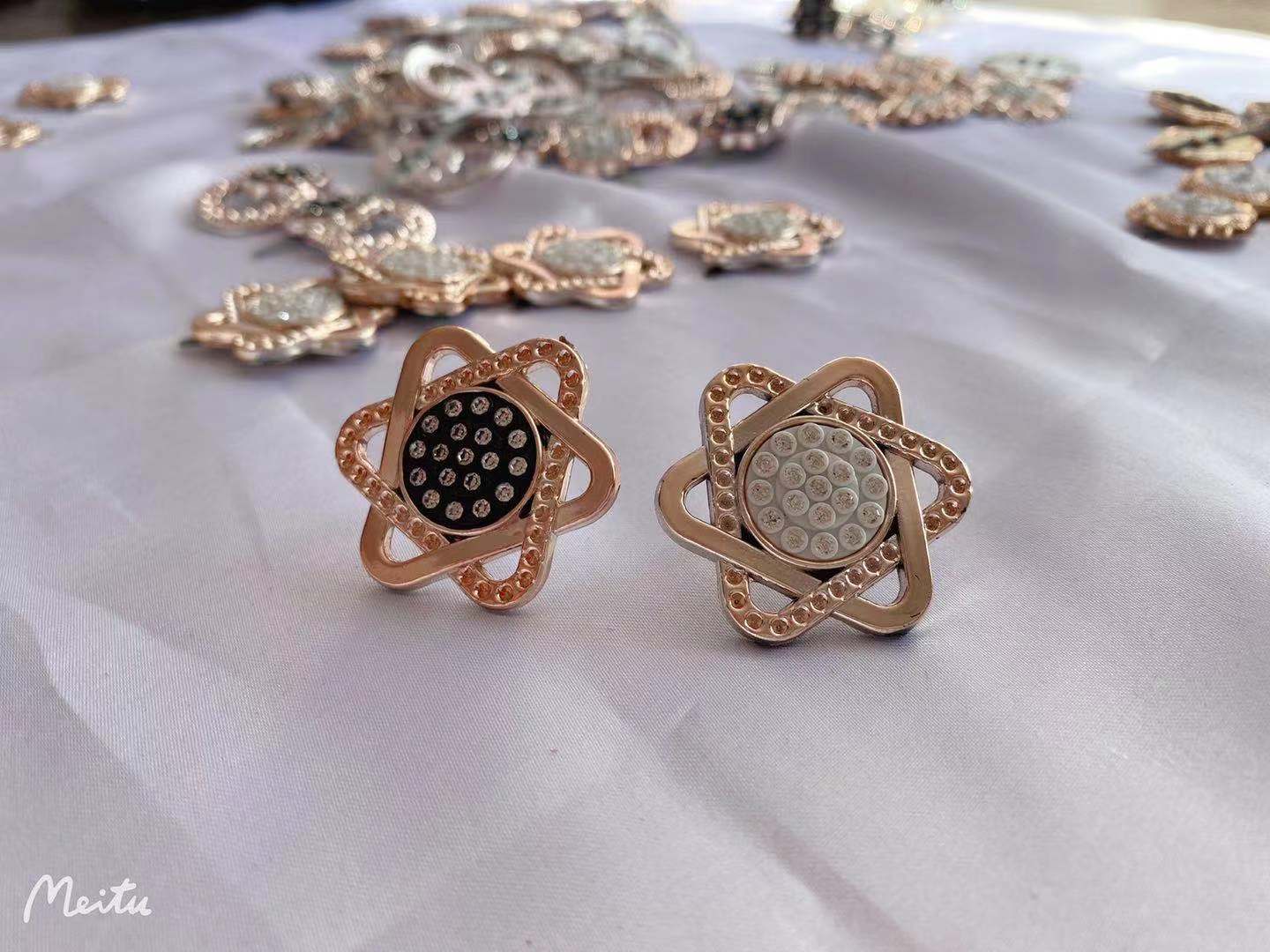 鞋花/洞洞鞋装饰/运动鞋配件/乐福鞋配件扣/运动鞋配饰产品图