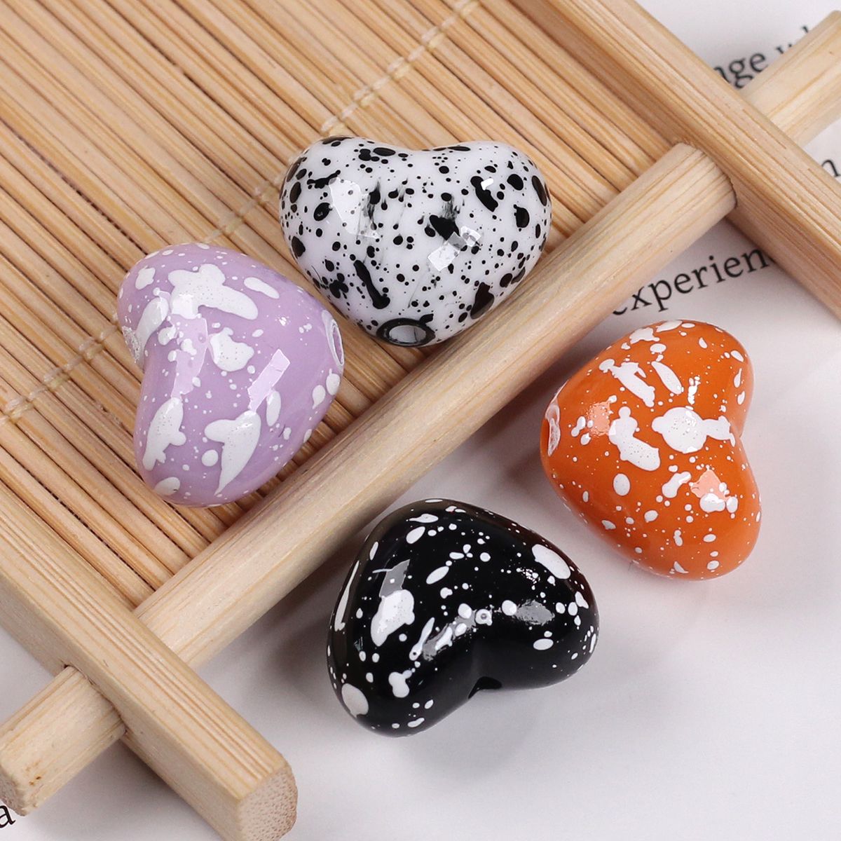 Acrylic spray-painted hearts Application Scenario