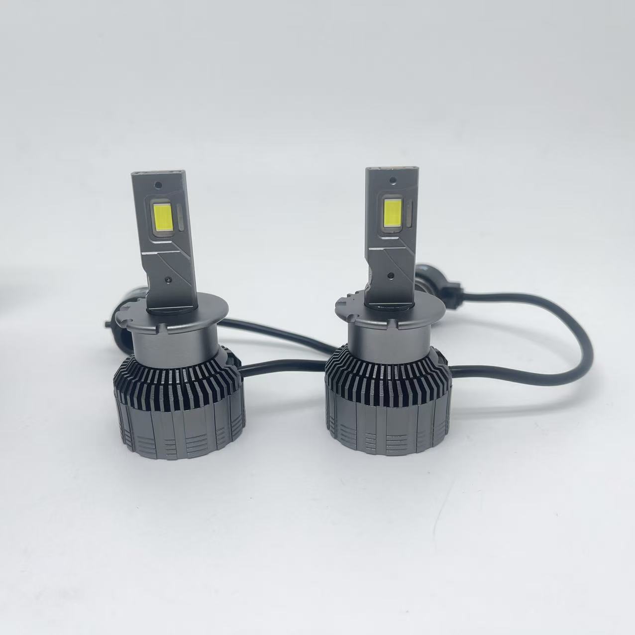 High-brightness and high-power automotive led lights D1S, D2S, D3S high beams, 65W spotlights, D5S, D8S headlights Application Scenario
