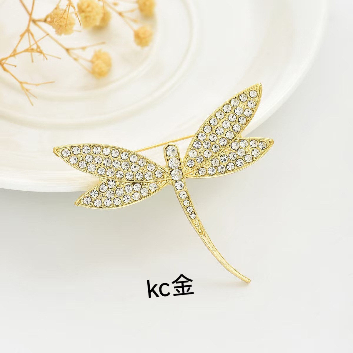 Full diamond dragonfly brooch for women, elegant and cute brooch, anti-exposure collar pin, cardigan suit corsage Application Scenario