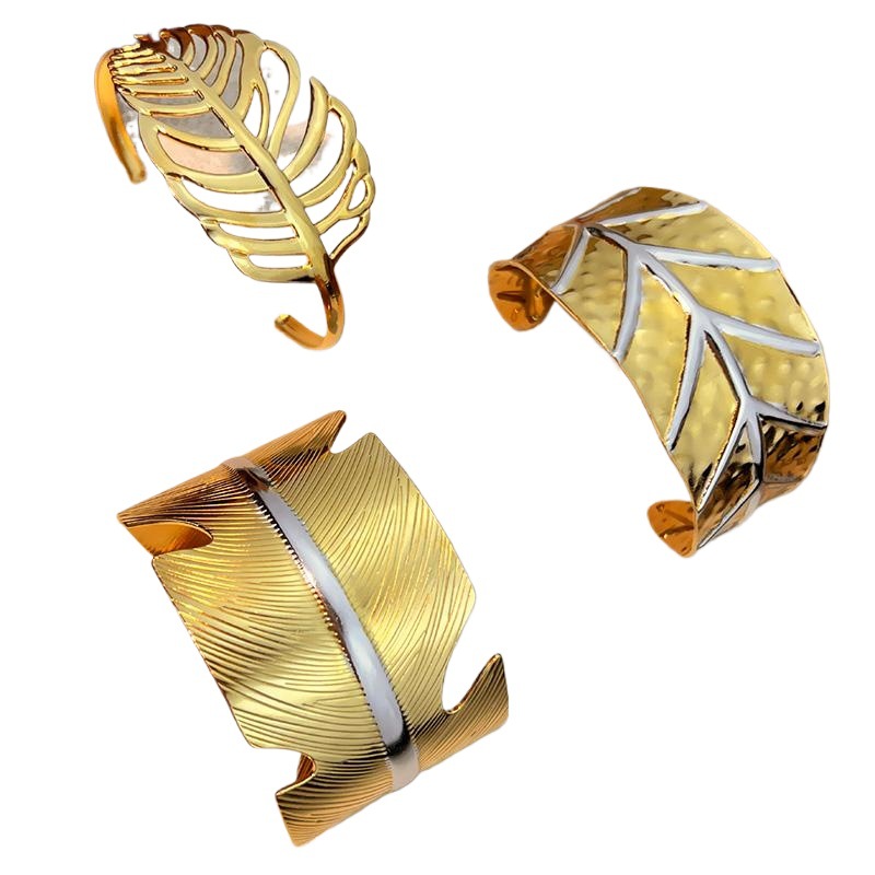 European and American stainless steel bracelet with 18K gold and silver splicing design, a niche ins light luxury titanium steel jewelry that does not fade detail image 4