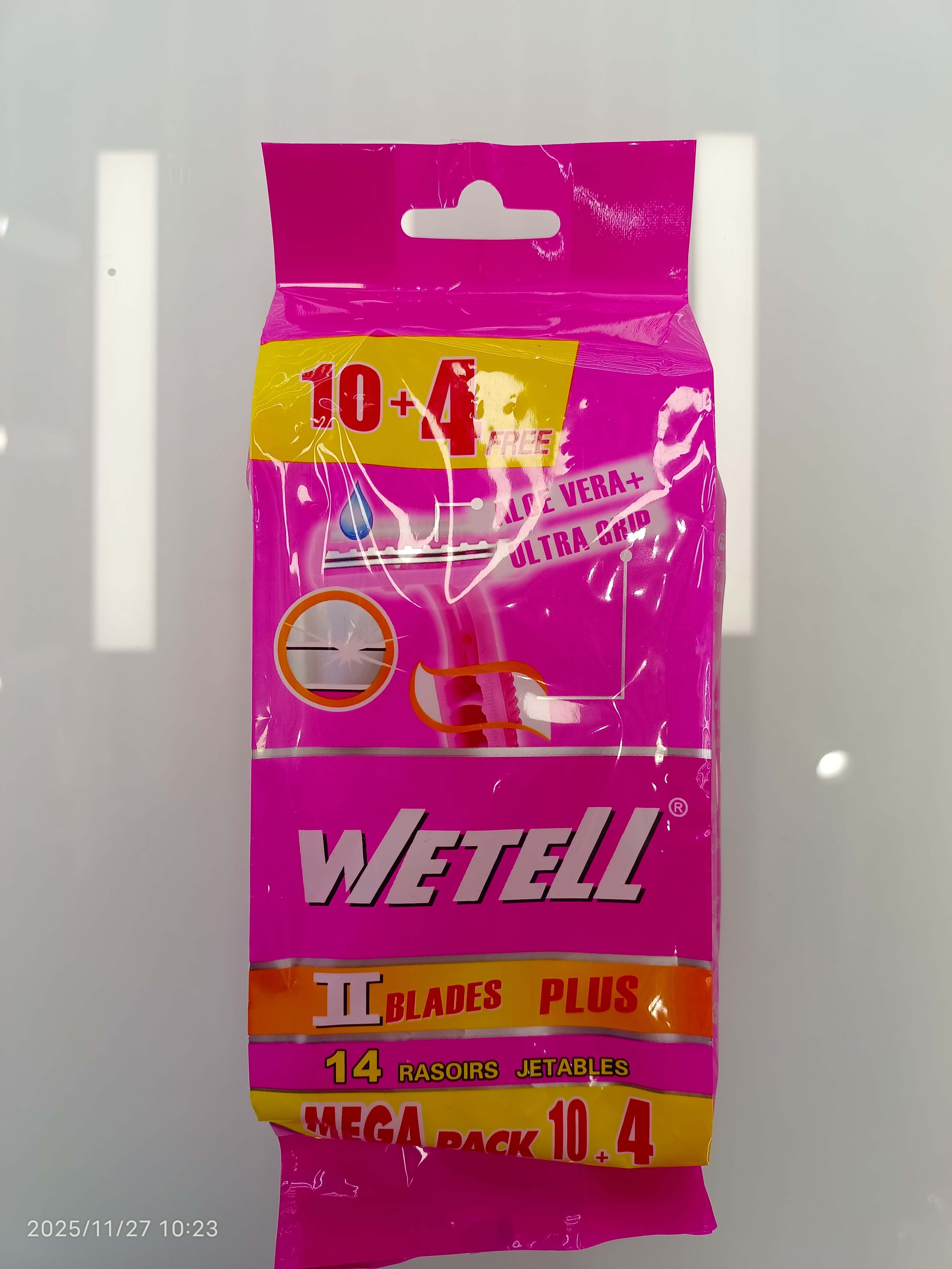 WETELL厂家新款粉色男士一次性手动剃须刀二层不锈钢可替换刀头