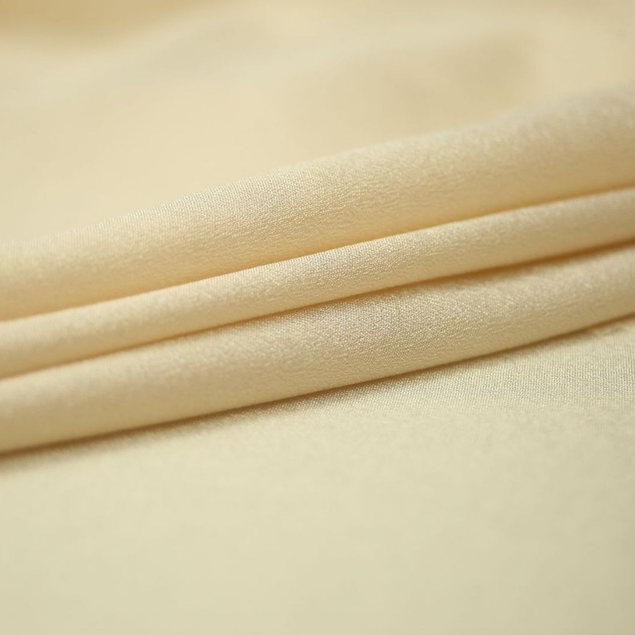 The elastic double crepe, light and breathable summer dress fabric is suitable for women's floral long dresses and chiffon skirt fabrics details Picture