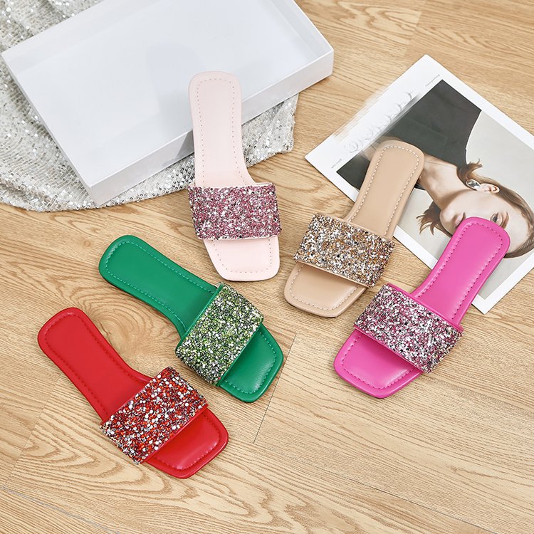 Sequined slippers for women's outerwear in summer 2025 new style, fashionable flat bottom, European and American Internet celebrity water diamond one-line cool flip-flops for export full figure