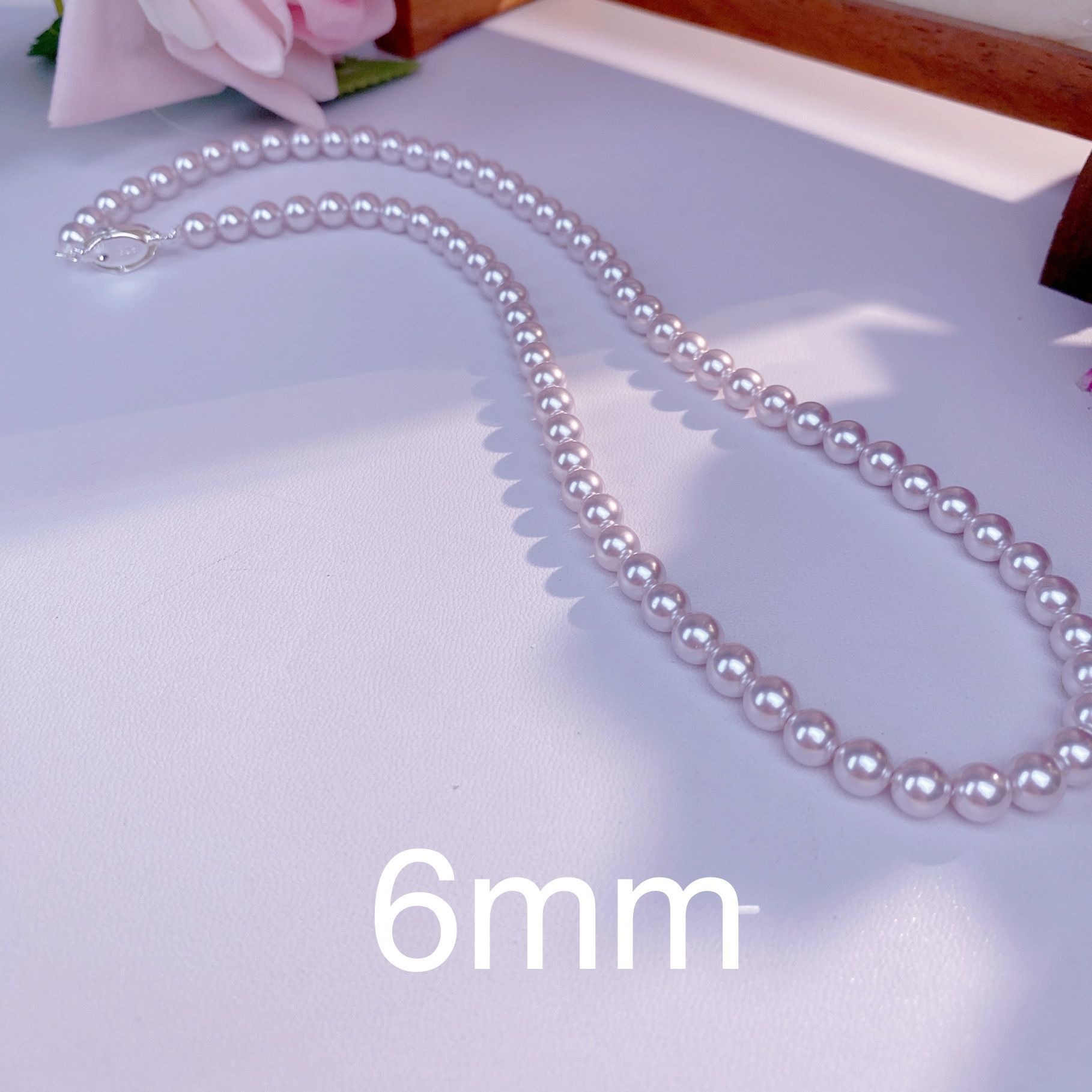 The Zhengyuan Shijia Pearl Manta Powder Necklace, a 2025 new bestseller imitating pearls, features a light luxury design and is both high-end and popular detail image 4