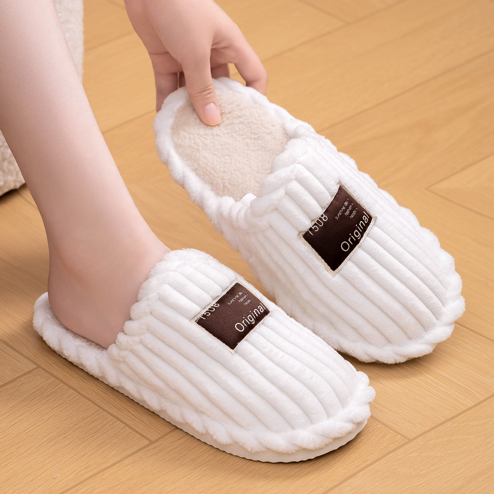 TEMU is sending out a new winter home cotton slipper for women. It's a popular casual and versatile thickened one-foot slipper details Picture