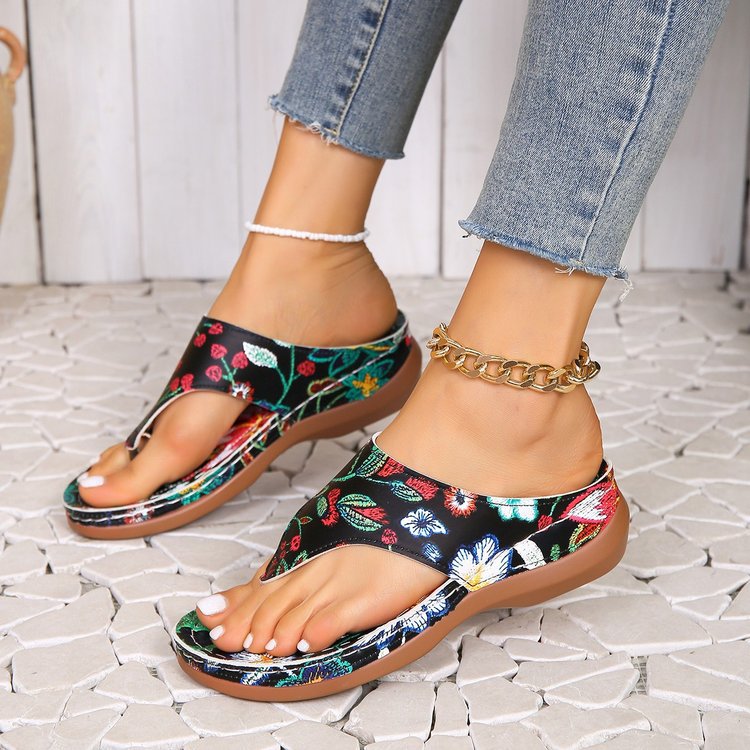 Wholesale of large-sized herringbone sandals for women in 2025, featuring ethnic style embroidery with flowers at the back and buckled wedge heels Specification drawing