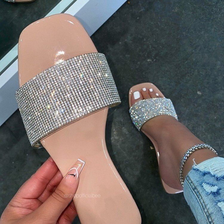 Sandals in a fairy-like style, 2025 summer new style, one-piece high heels with rhinestones, square toe, mid-heel, trendy thin heels, and flip-flops full figure