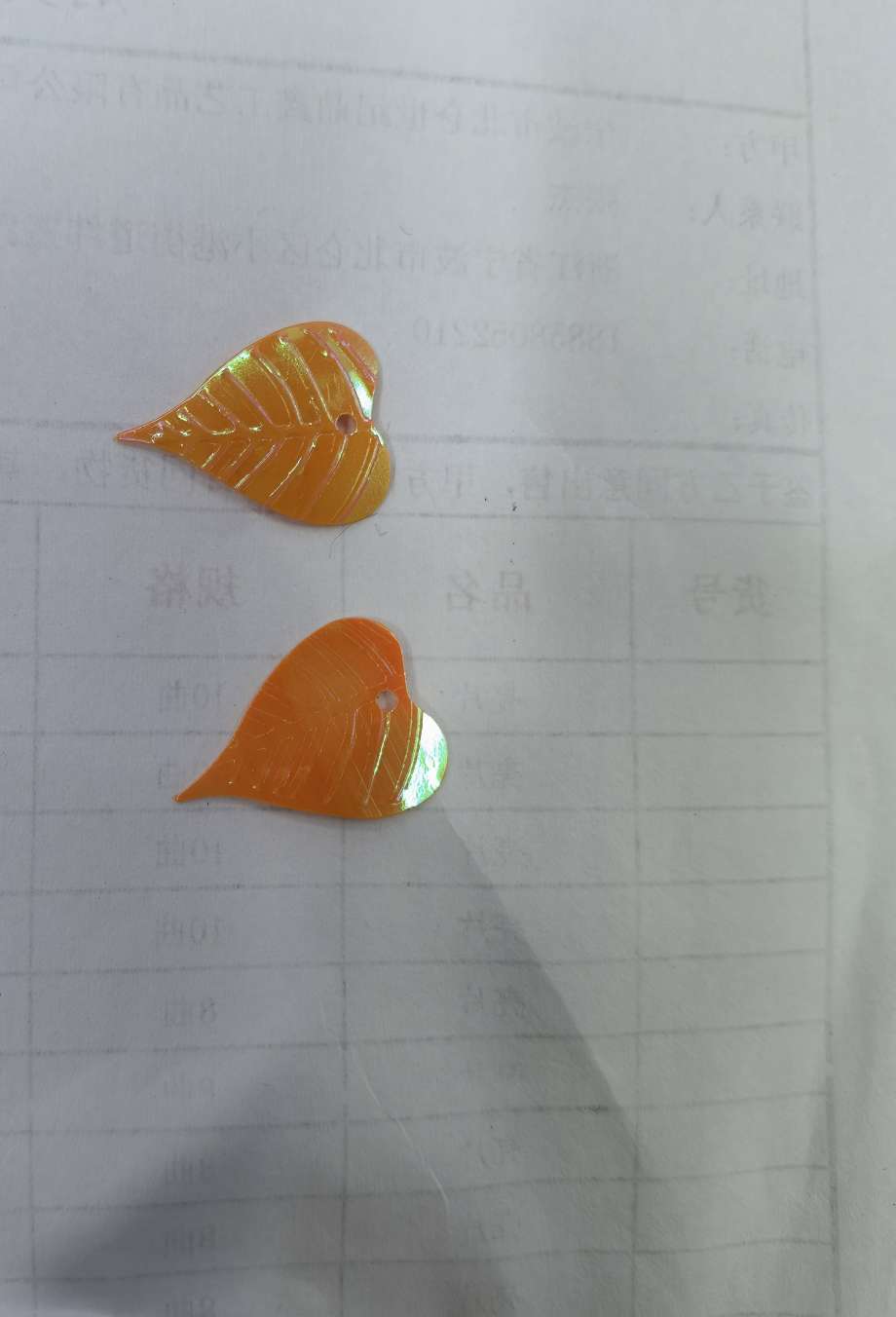 15×17mm Christmas heart pendant sequins, suitable for earrings, tassels, lace pendants, hand-dried, etc. Available in various colors such as red and gold, made of PVC or Pet, Jincan 162 Application Scenario