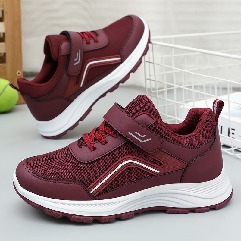 Women's autumn and winter new style old Beijing cloth shoes, anti-slip, soft-soled shoes for middle-aged and elderly mothers, casual walking shoes, comfortable shoes full figure