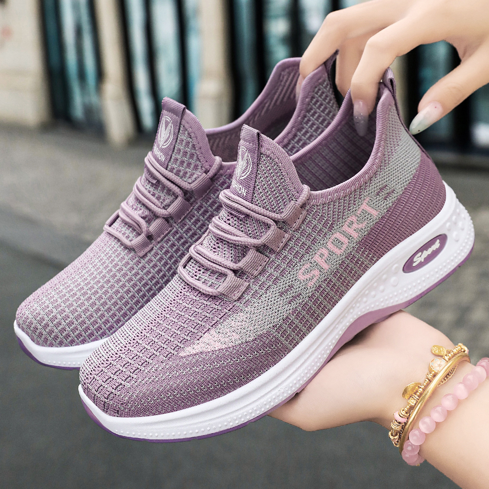 New spring style shoes for women, old Beijing cloth shoes, anti-slip soft-soled flat shoes, casual, comfortable for middle-aged and elderly people, mom shoes full figure