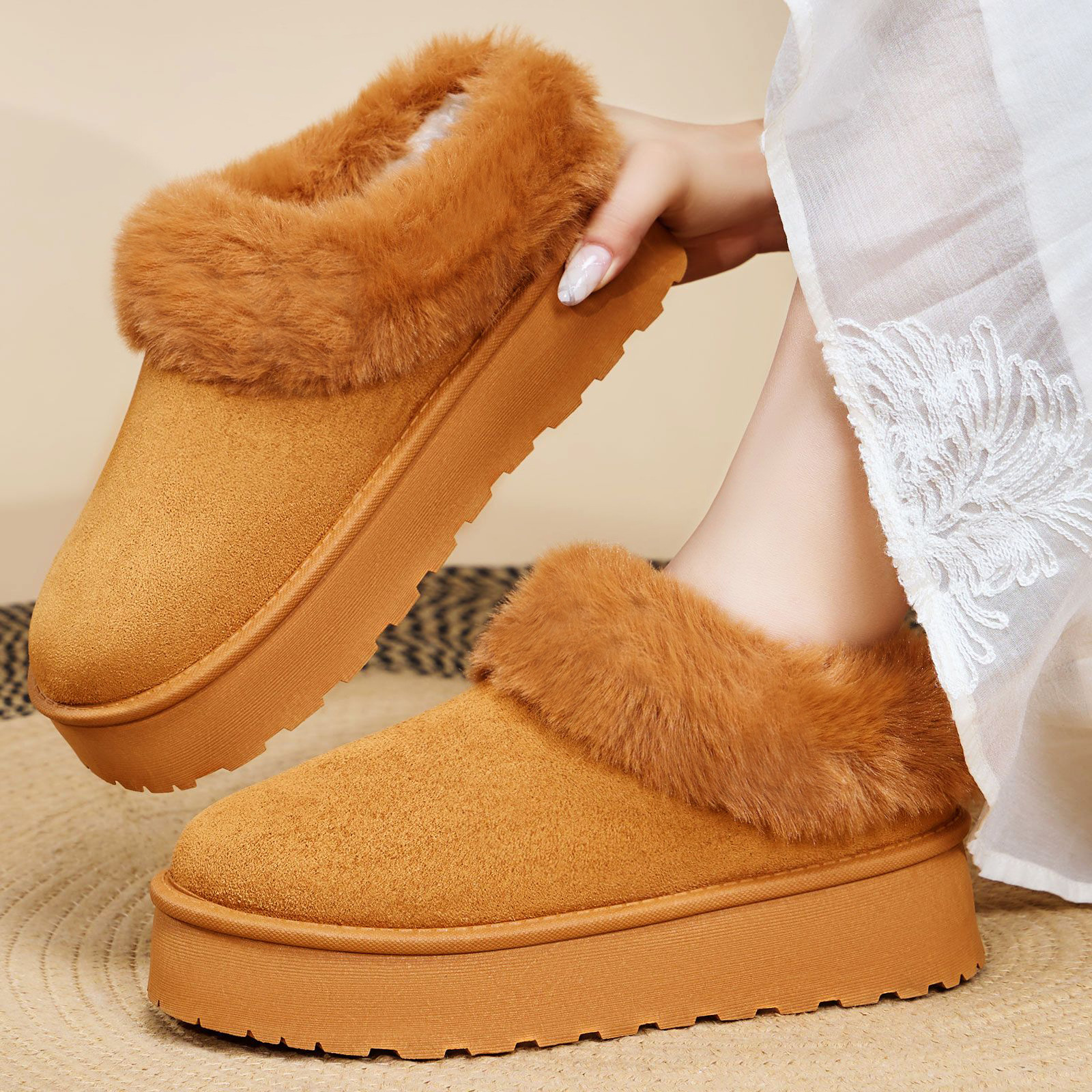 Women's shoes 2025 Winter new style thick-soled snow boots, cross-border casual and warm thick-soled bread shoes, fleece warm cotton shoes full figure