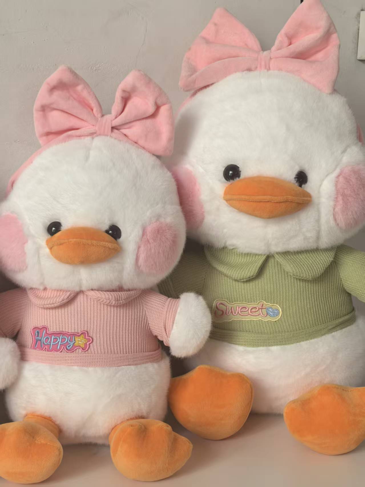 Cute plush toy figurines of hugging ducks details Picture