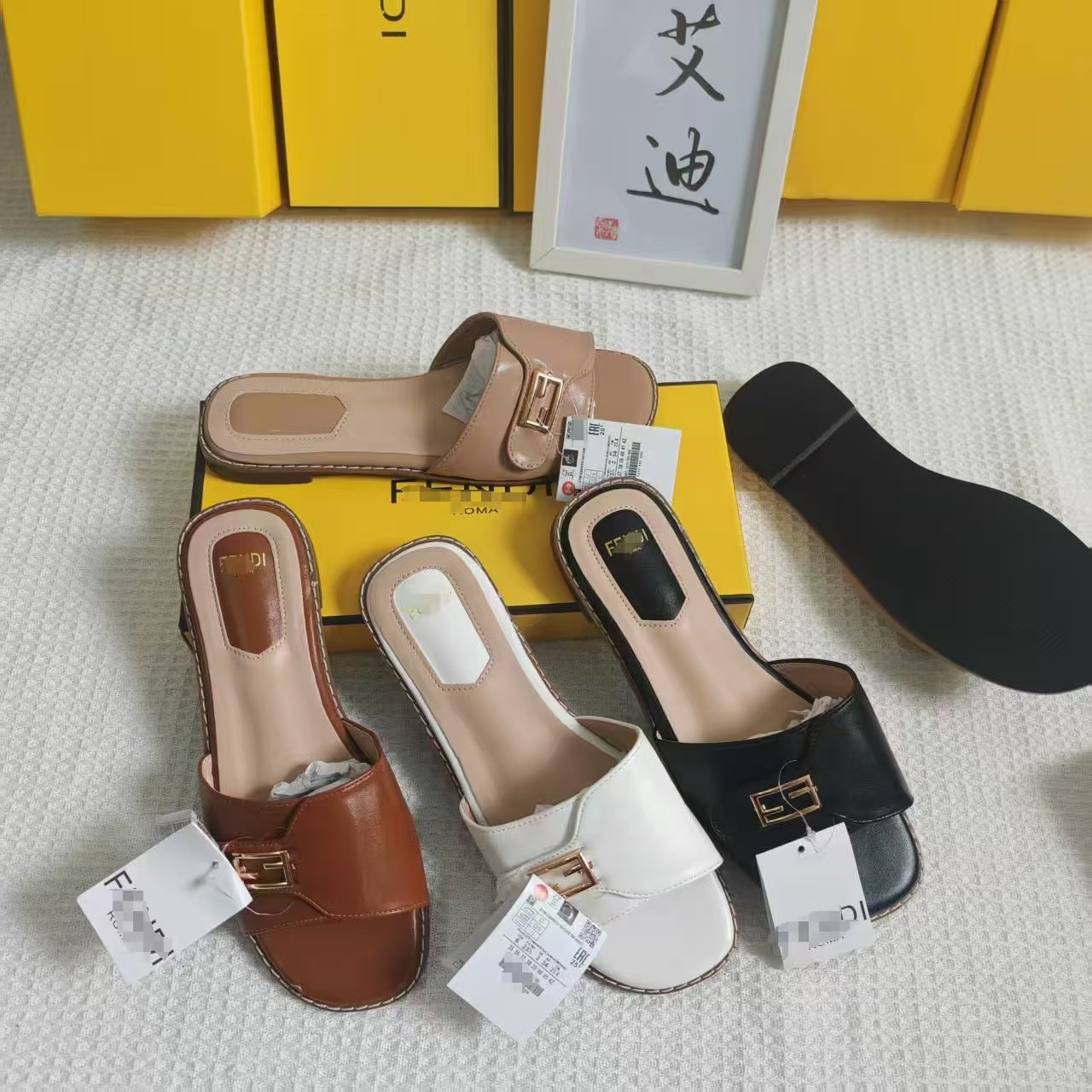International station Instagram Cross-border foreign trade bestseller FDi flat sandals, one-line metal F-buckle flat sandals Application Scenario