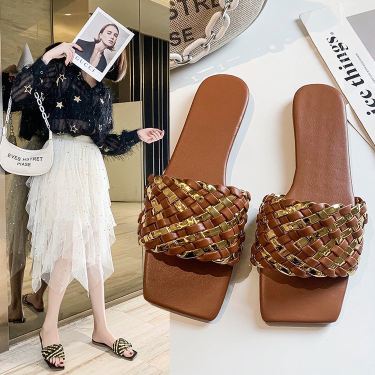 The 2025 summer new bestseller, the square-toed one-line slippers for women, is a comfortable and casual Korean-style cool slippers for the office full figure